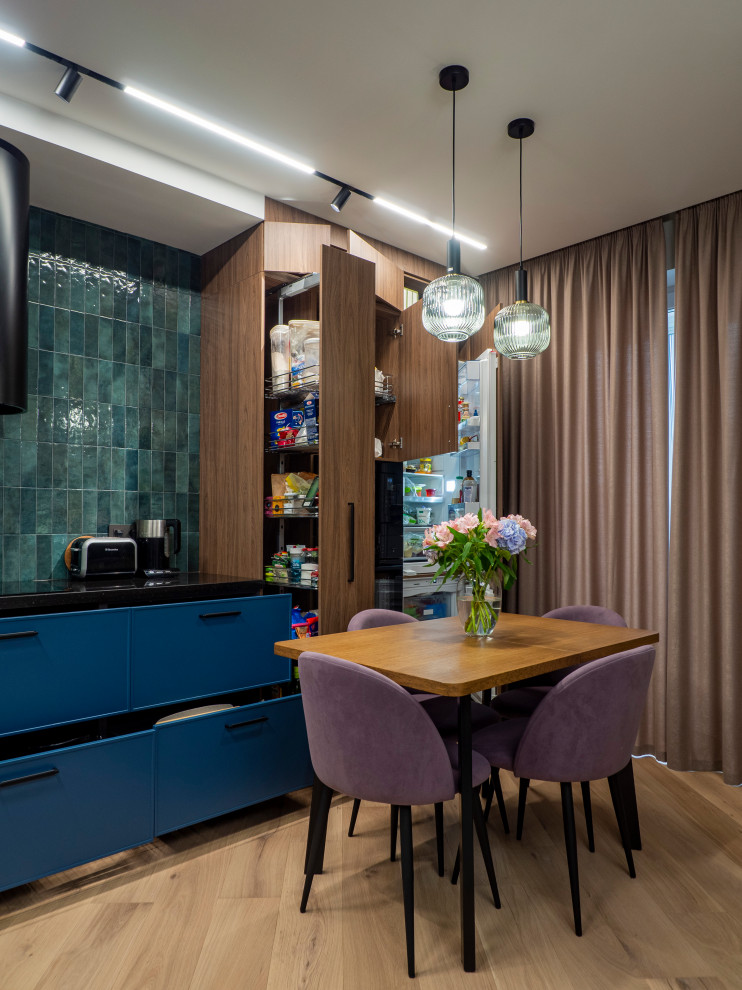 Кухня в современном стиле со встроенным аквариумом