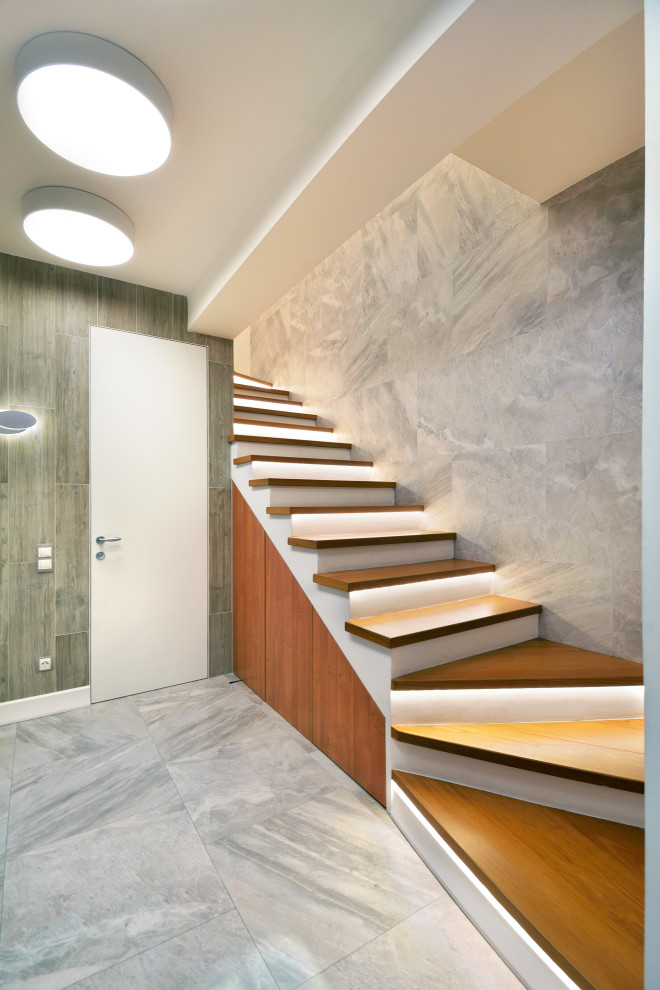 Лестница из тикового дерева