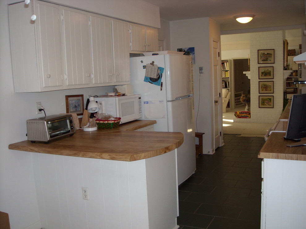 Example of a transitional kitchen design in Raleigh