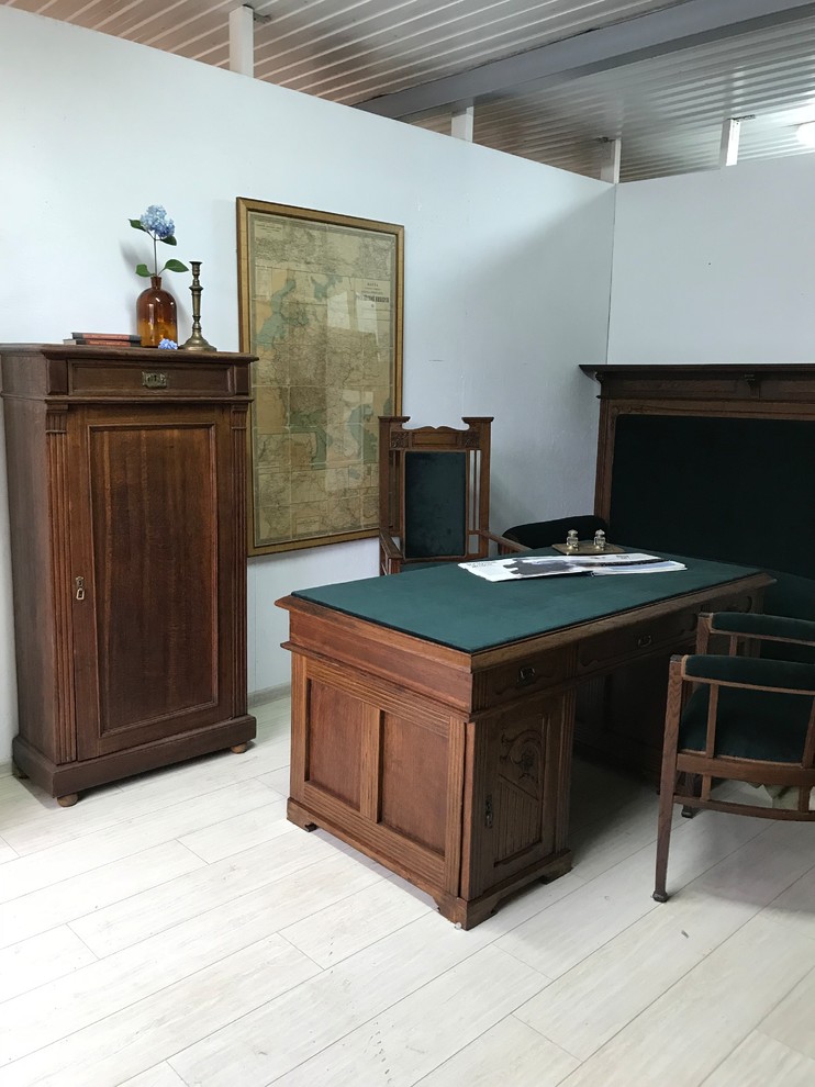 Антикварный кабинет 19 век