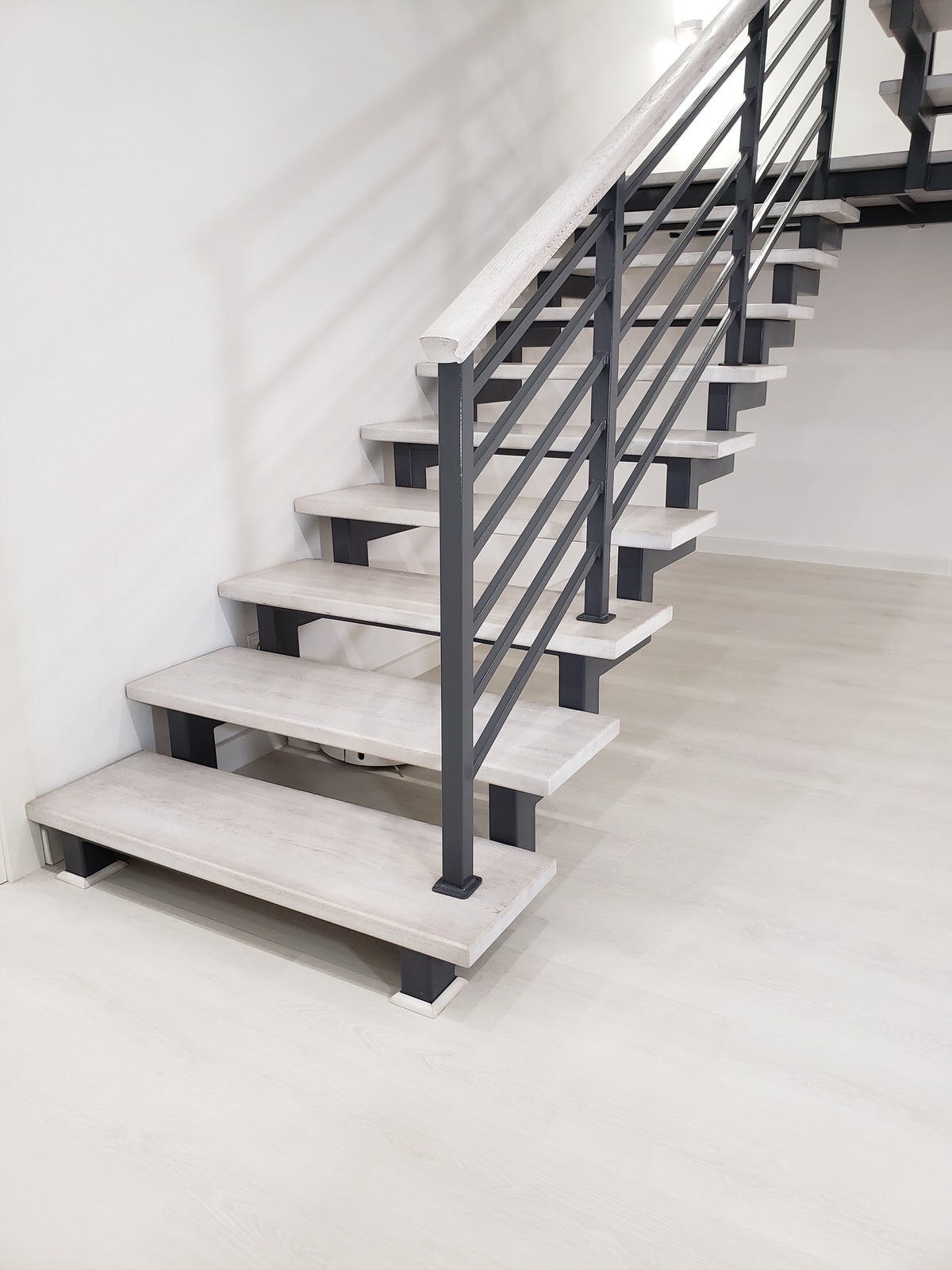 Лестница в стиле минимализм