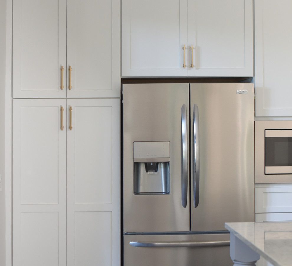 Transitional kitchen photo in Cleveland