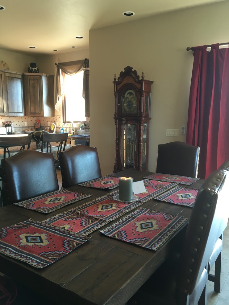 Example of an eclectic home design design in Phoenix
