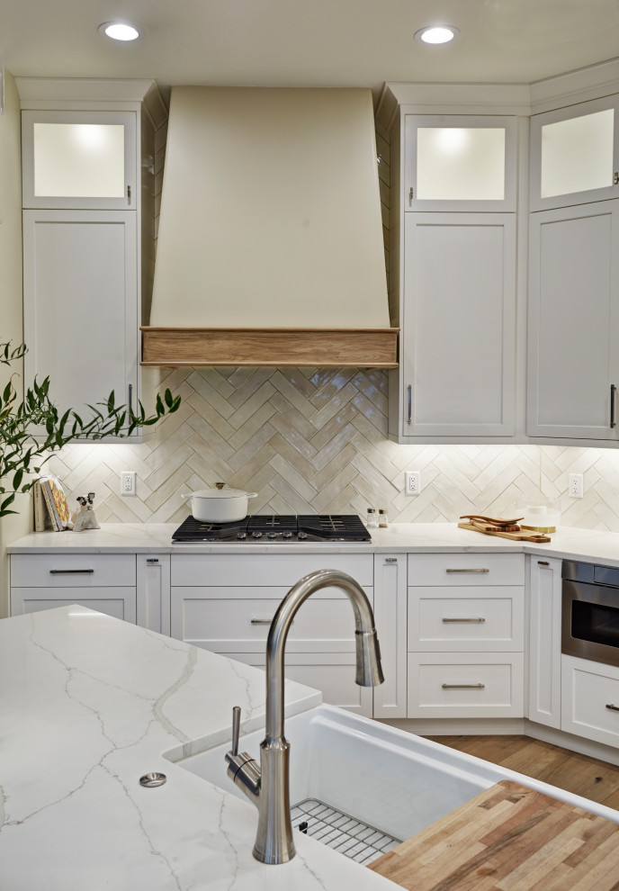 Kitchen - transitional kitchen idea in Phoenix