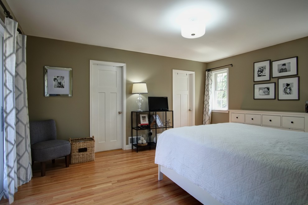 Mid-sized transitional master bedroom in Minneapolis with beige walls, light hardwood floors and no fireplace.
