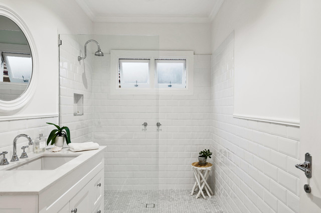 Classic Hamptons traditional-bathroom
