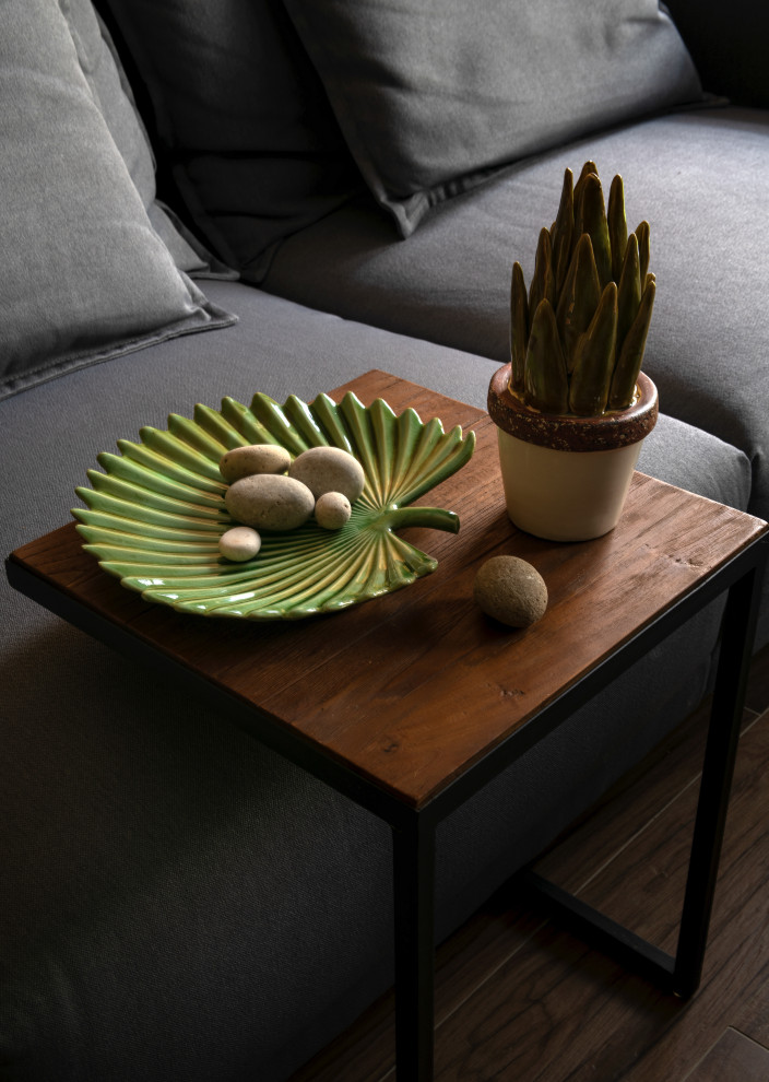 Небольшая баня с комнатой отдыха.