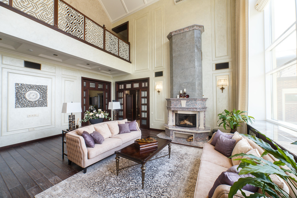 Интерьер загородного дома с двусветным пространством