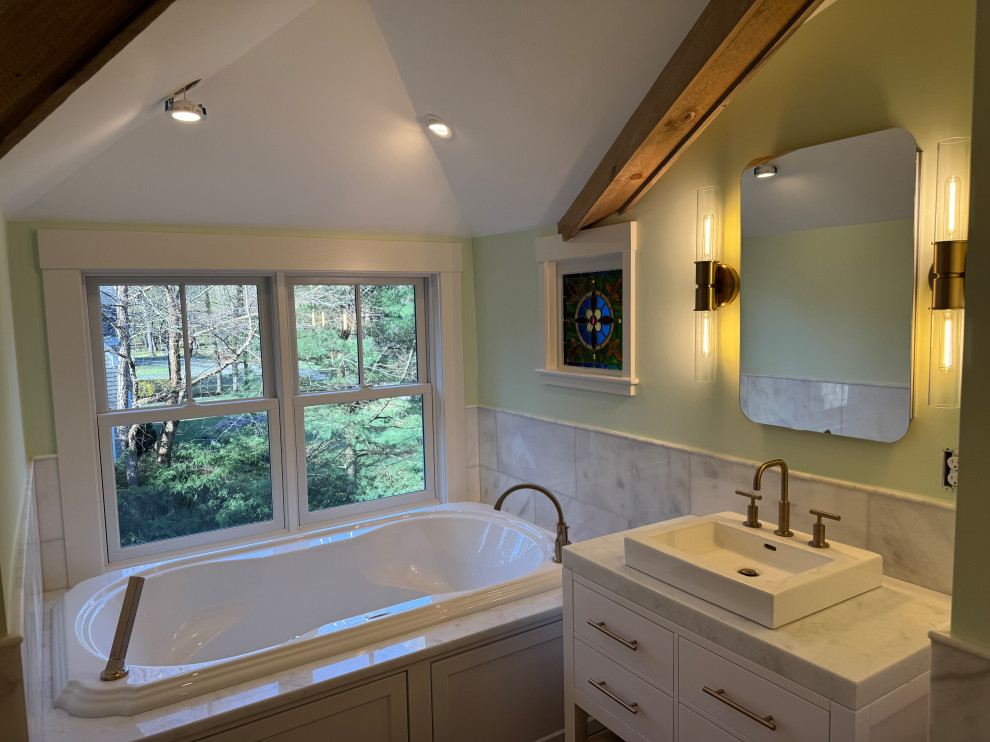 Luxury Attic ADU in HIstoric Home