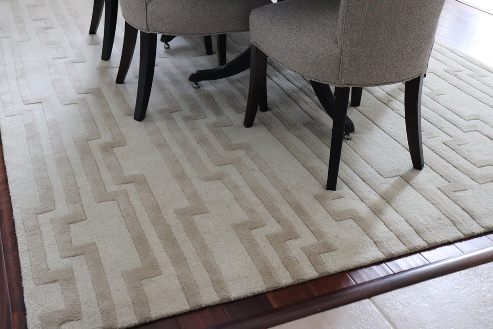 Example of a transitional home design design in Jacksonville