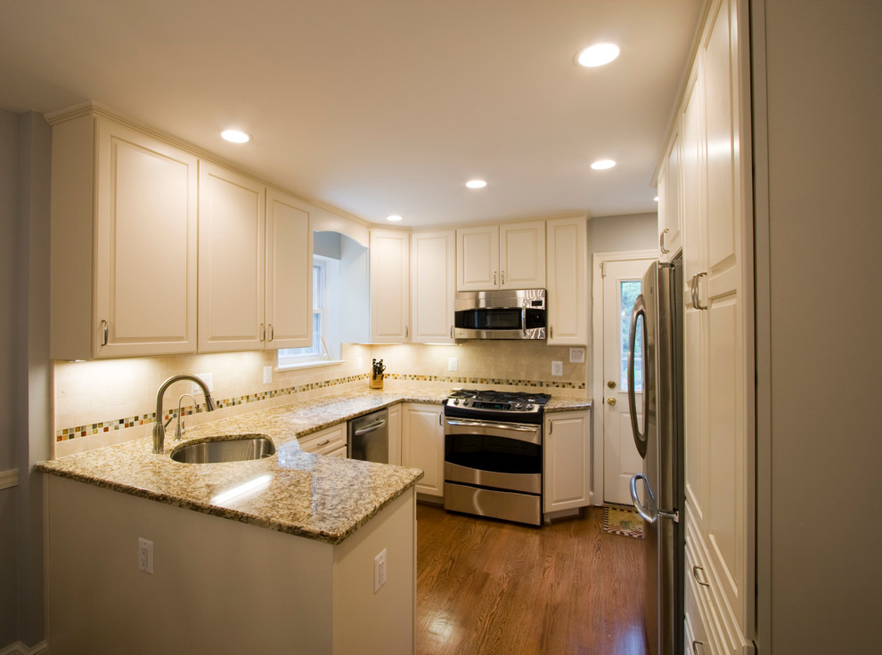 Transitional kitchen photo in DC Metro