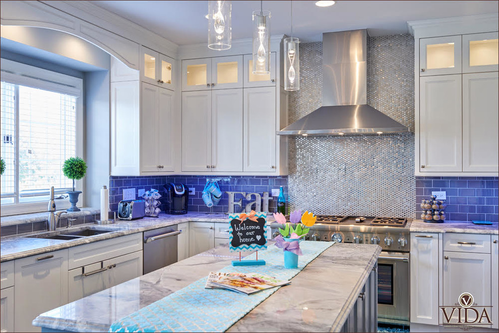 Inspiration for a transitional u-shaped kitchen remodel in Chicago