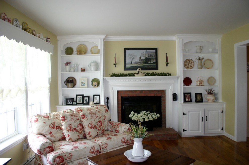 Inspiration for a traditional living room in New York.