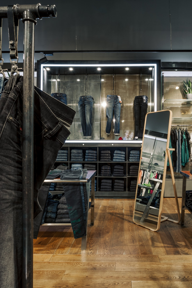 •COSMO STORE•  Монобренд DIESEL в МГЦ "Красная Площадь"