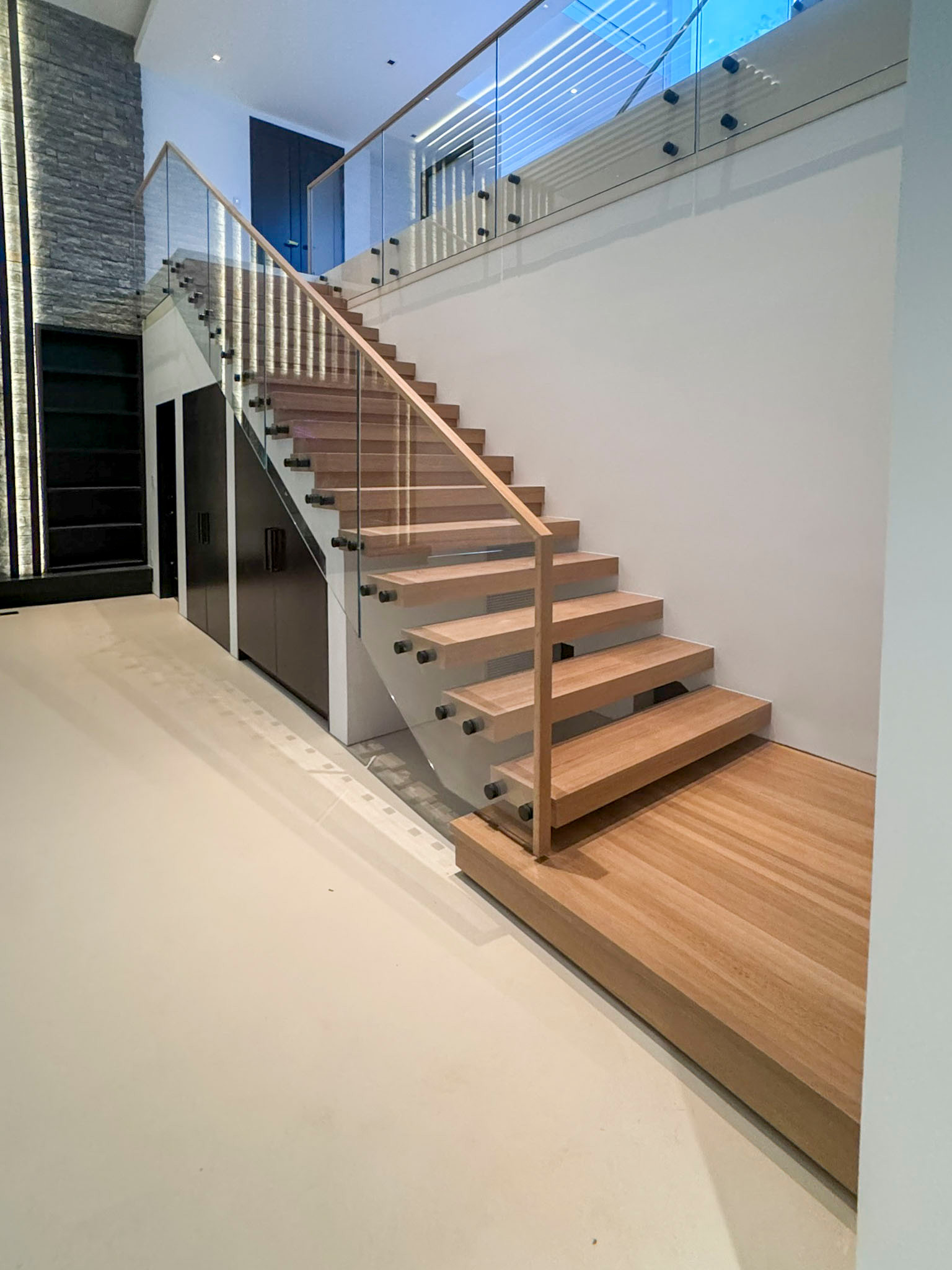 126_Visually Open and Light Contemporary Staircase, Mclean, VA 22102