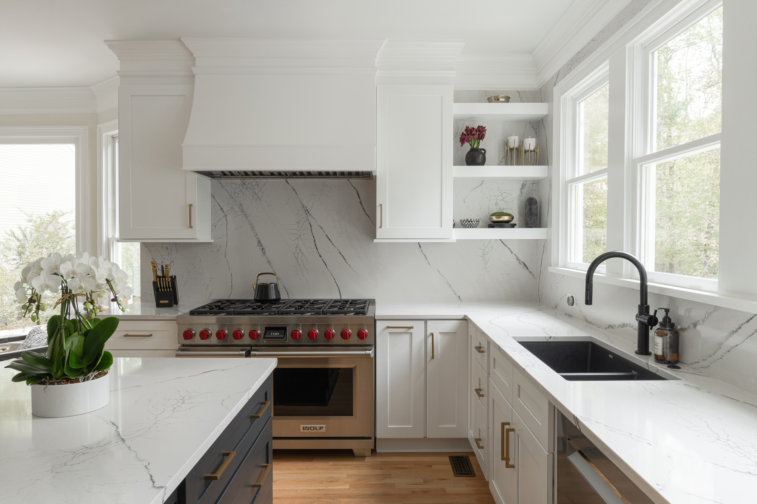 PEACHTREE CITY Clean and Modern Kitchen