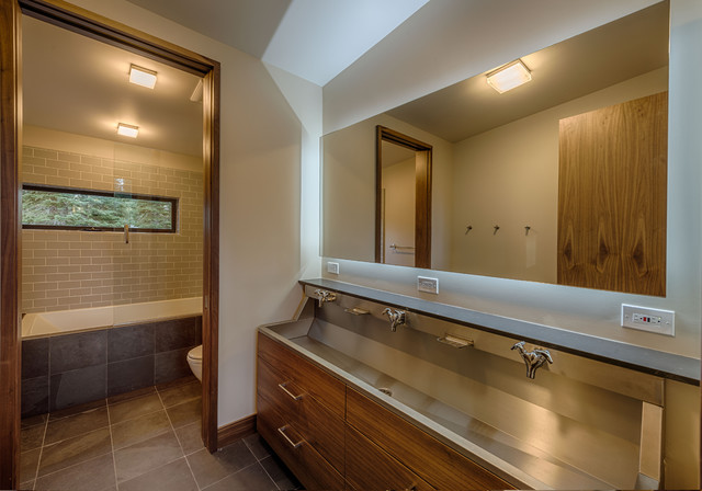 Breakers Court contemporary-bathroom