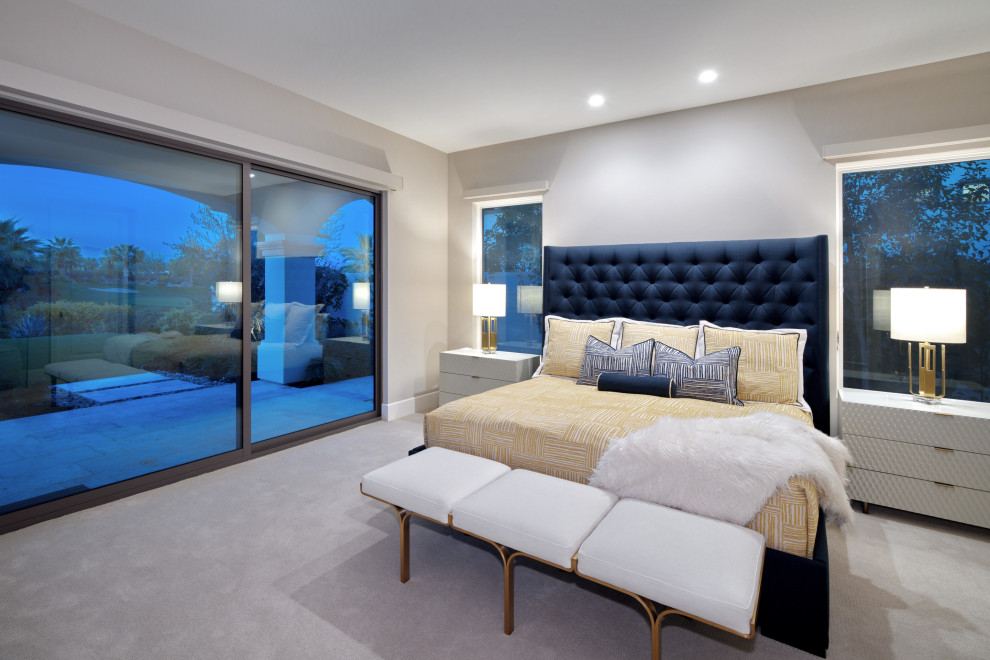 Источник вдохновения для домашнего уюта: хозяйская спальня среднего размера в стиле неоклассика (современная классика) с серыми стенами, ковровым покрытием и серым полом