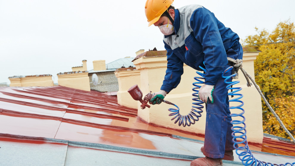 Hiring a roofing contractor to deal with ice dams