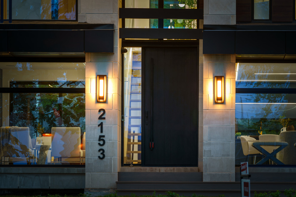 Entryway - modern entryway idea in Toronto