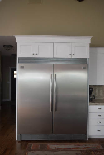 Example of a transitional kitchen design in Chicago