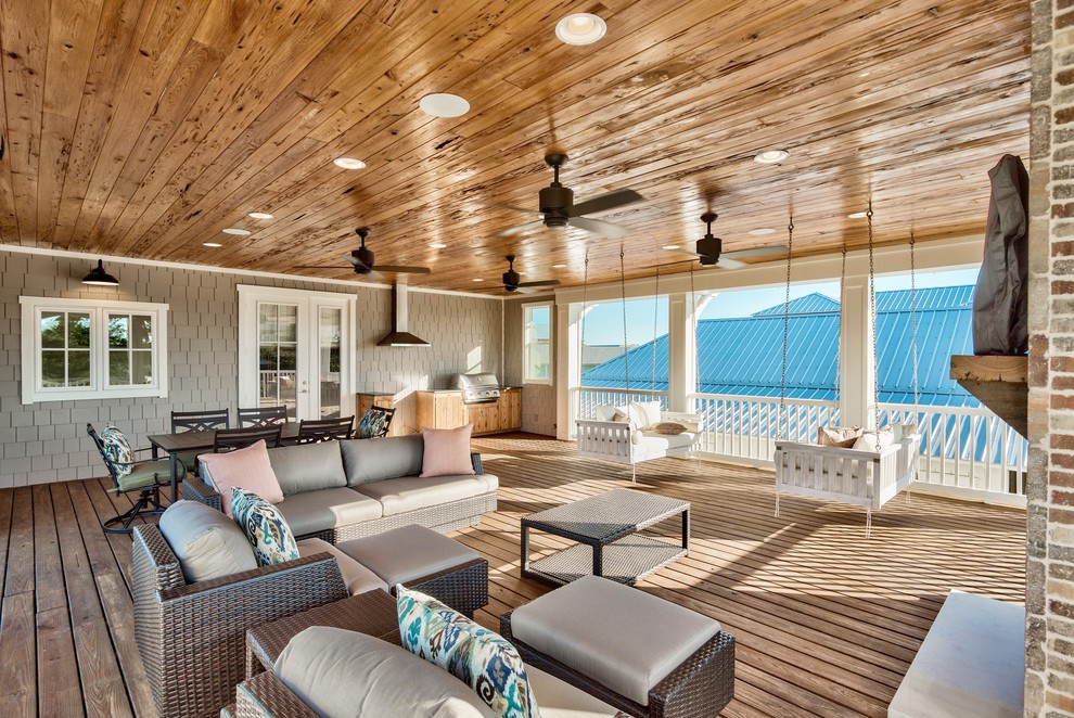 Transitional home design photo in Miami