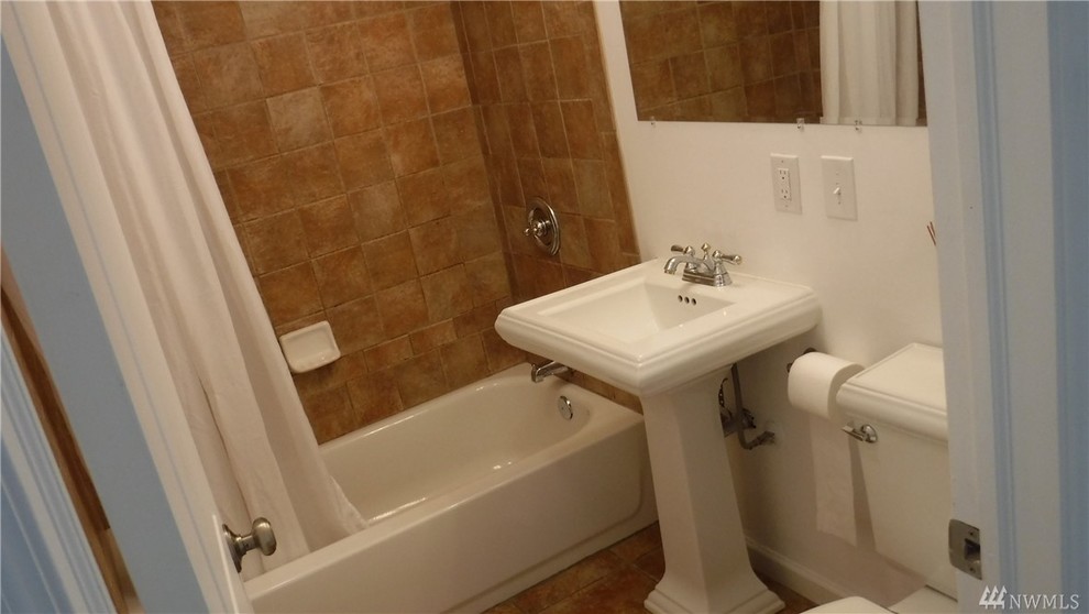 Paint, textile, and linen colors for small, windowless bathroom?