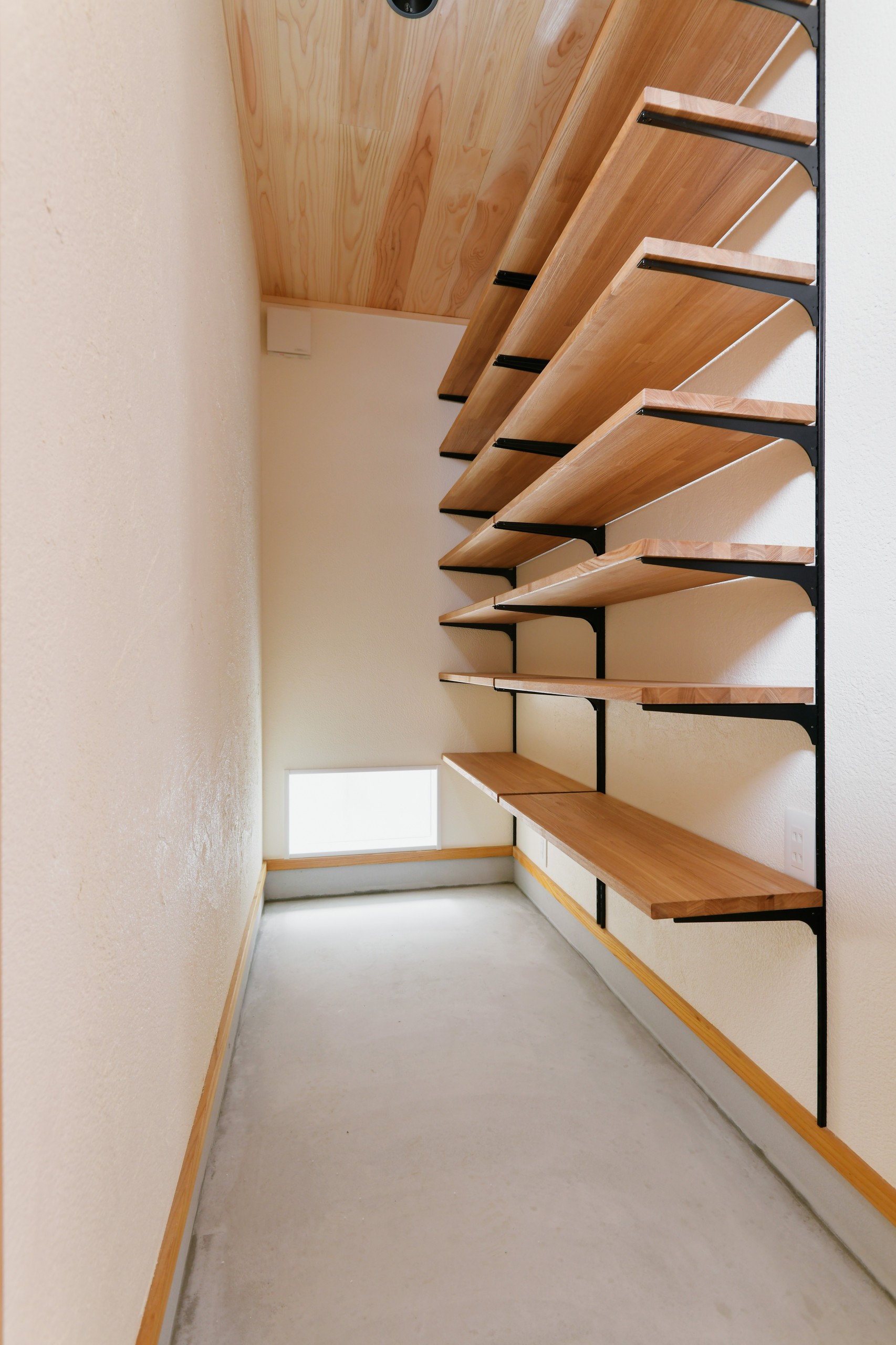 広々バルコニーと屋根裏部屋で子供たちも大喜びな家