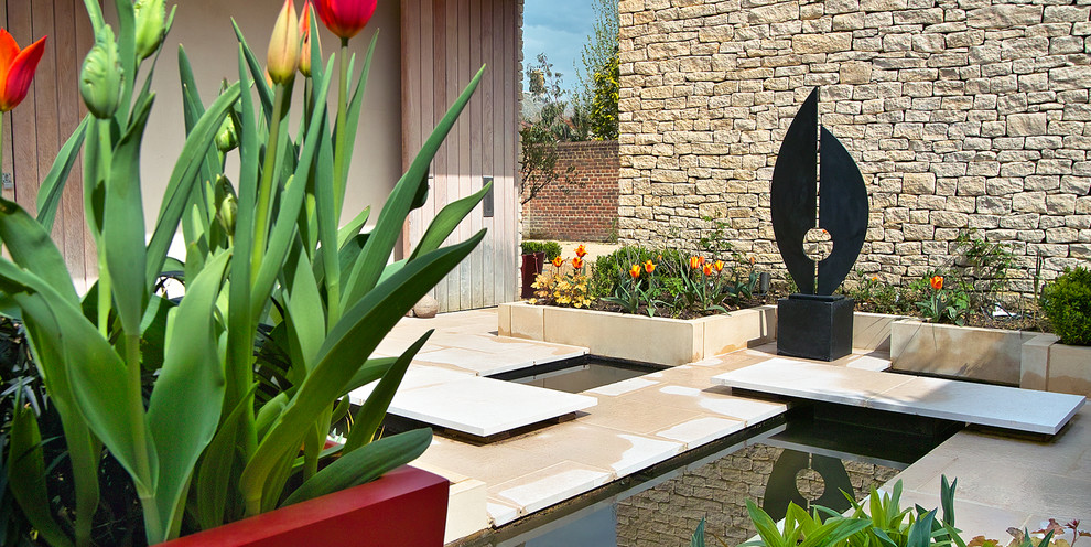 Design ideas for a contemporary garden in Berkshire.