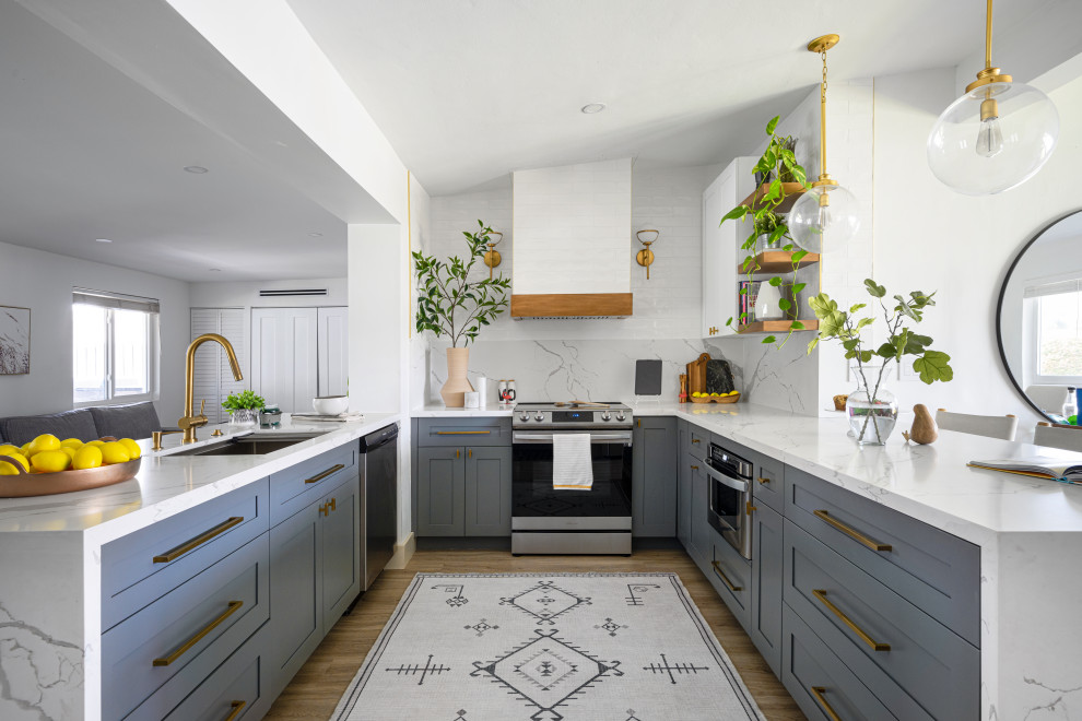Design ideas for a classic kitchen in Miami.