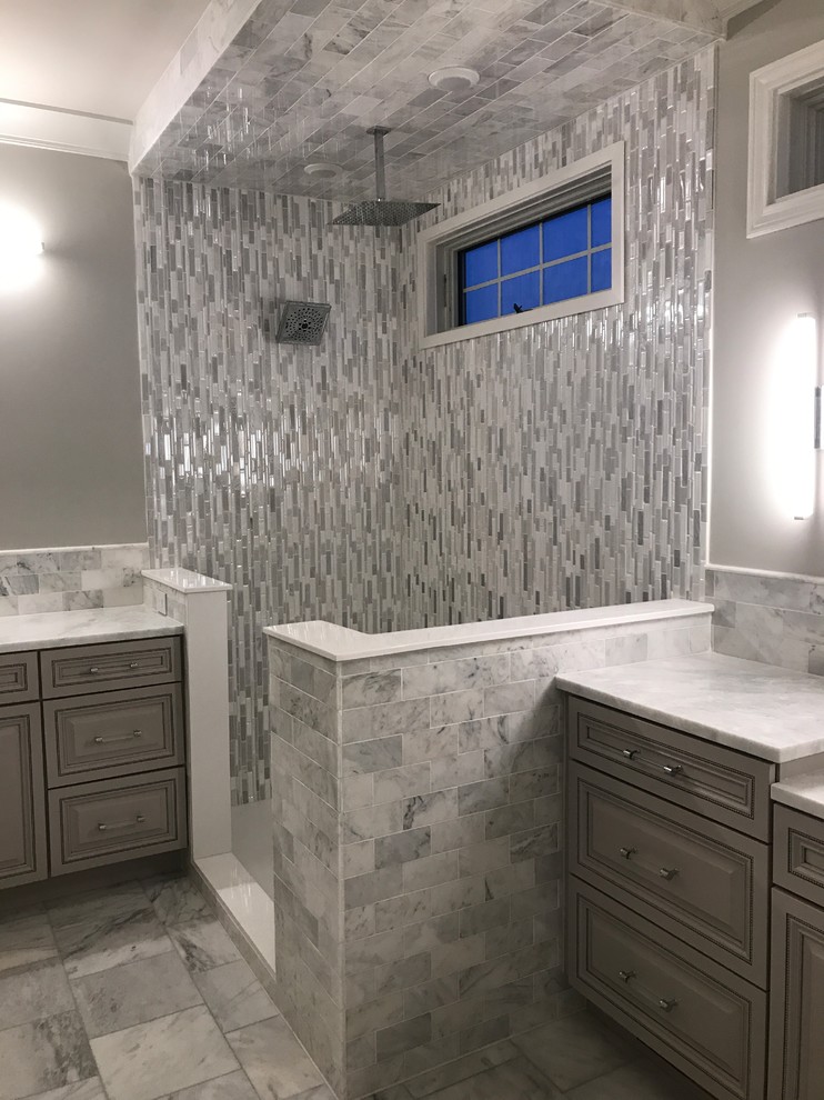 Large modern master bathroom in St Louis with raised-panel cabinets, grey cabinets, an open shower, a one-piece toilet, multi-coloured tile, marble, grey walls, marble floors, an undermount sink, engineered quartz benchtops, white floor and an open shower.