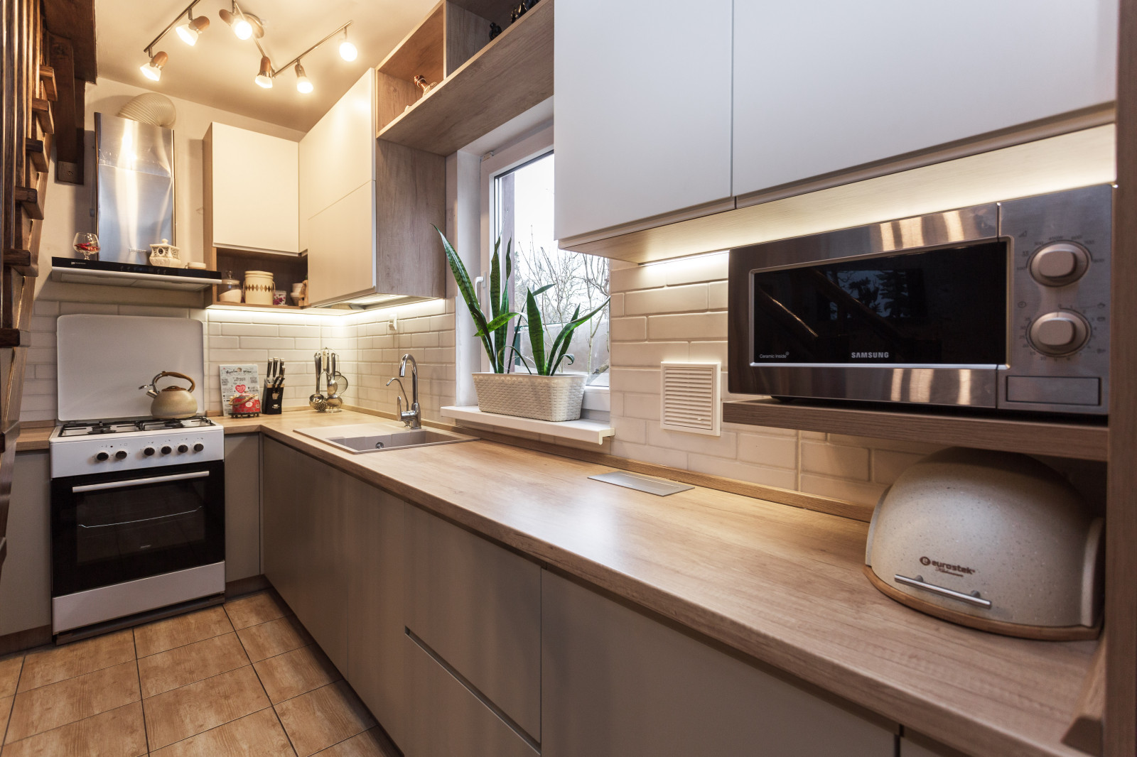 Кухня в частном доме нестандартной планировки