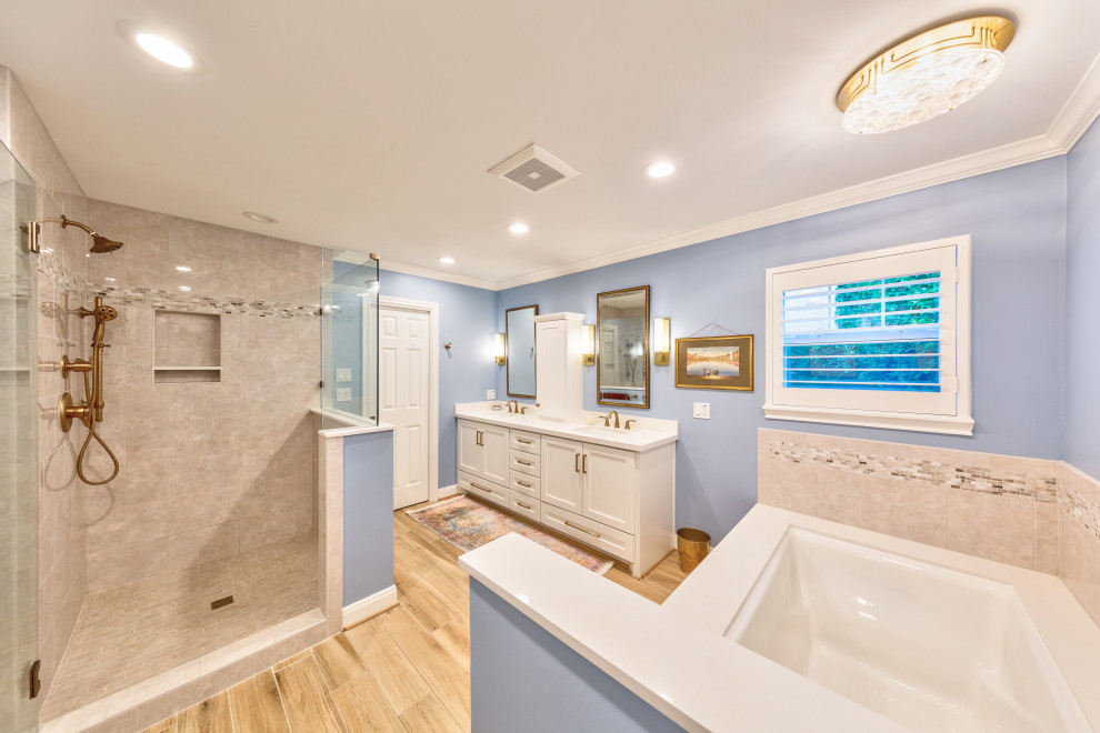 Inspiration for a transitional master bathroom in Houston with a one-piece toilet, blue walls and beige benchtops.