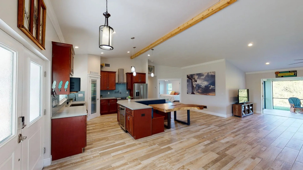 Example of a mid-sized mountain style kitchen design