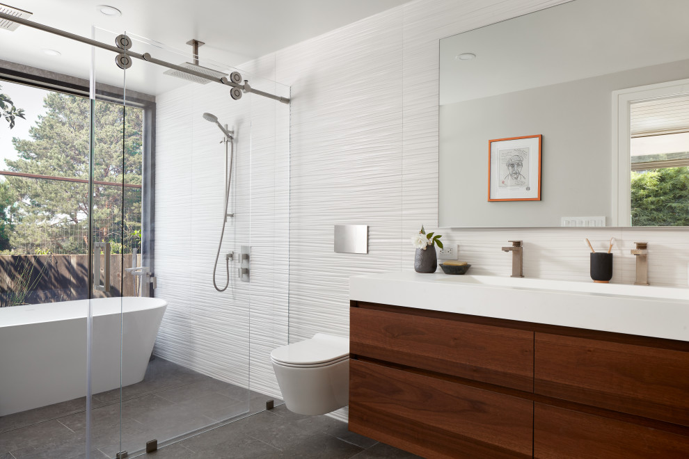 This is an example of a midcentury bathroom in San Francisco.