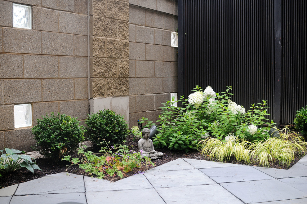 This is an example of a small contemporary courtyard partial sun garden for summer in Chicago.