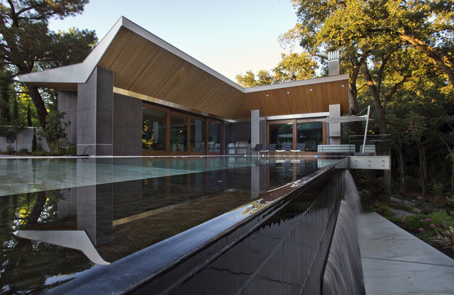 Butterfly Roof on an Ultra-Modern House | stuff | Pinterest | Roof ...