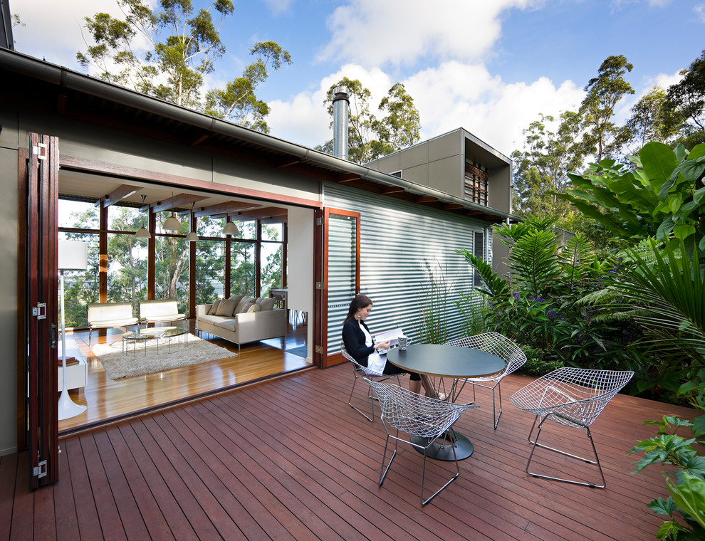 Design ideas for a mid-sized contemporary deck in Brisbane with no cover.
