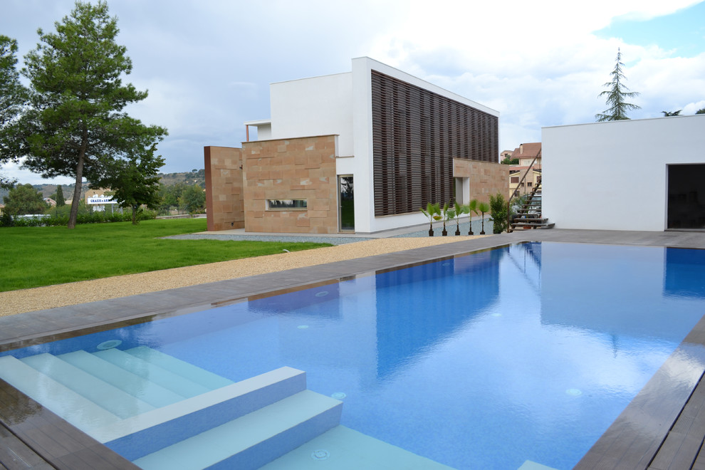 Contemporary backyard rectangular pool in Catania-Palermo.