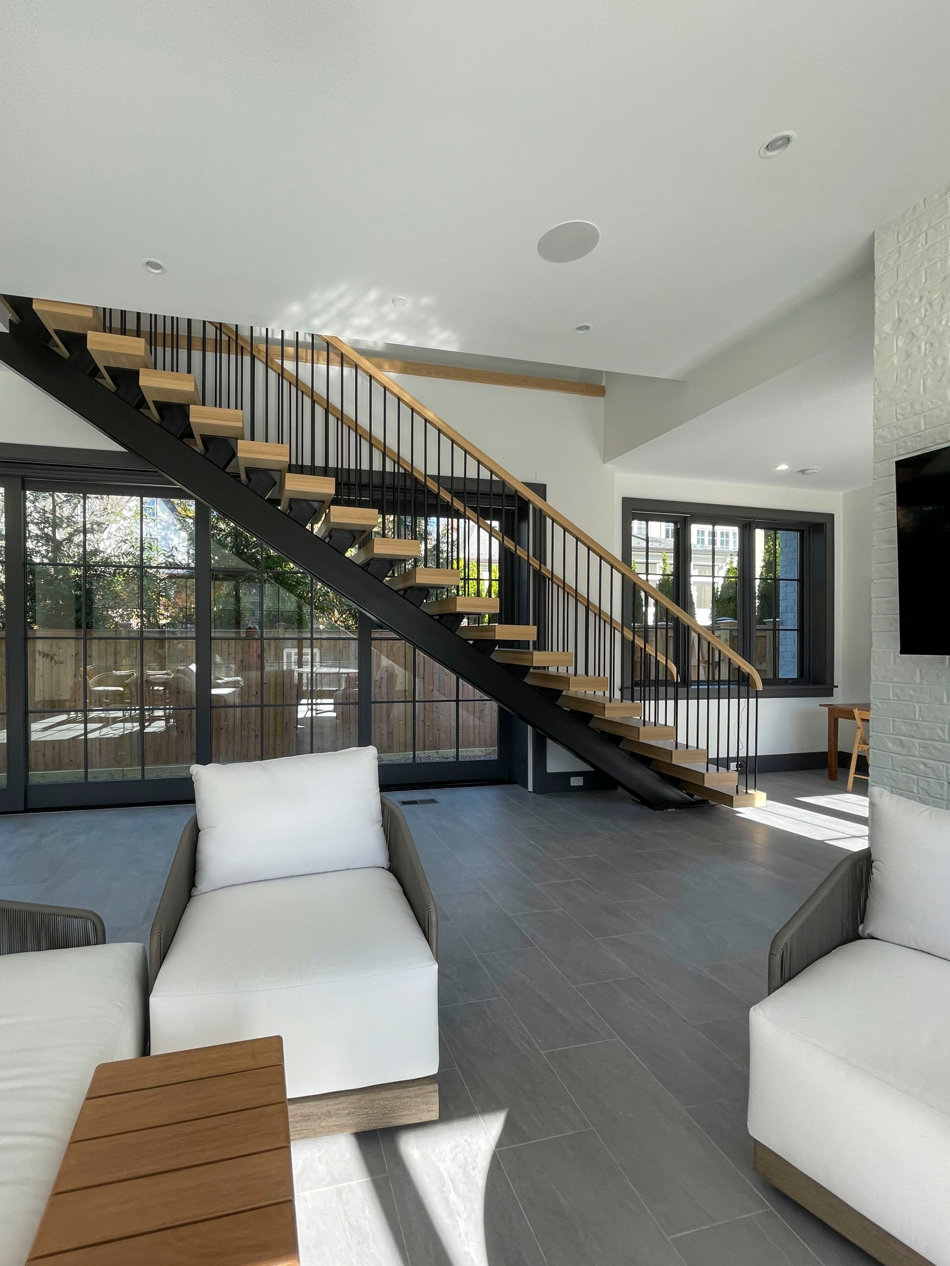 96_Dramatic Cantilevered No-Riser Staircase, Bethesda, MD 20814