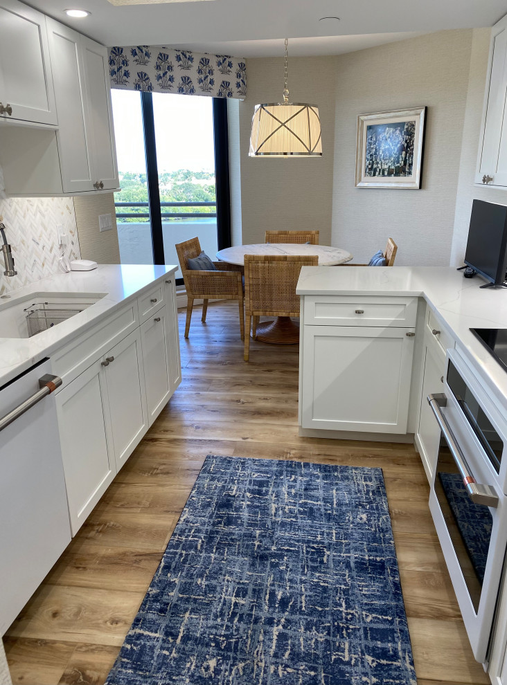 Transitional kitchen photo in Miami
