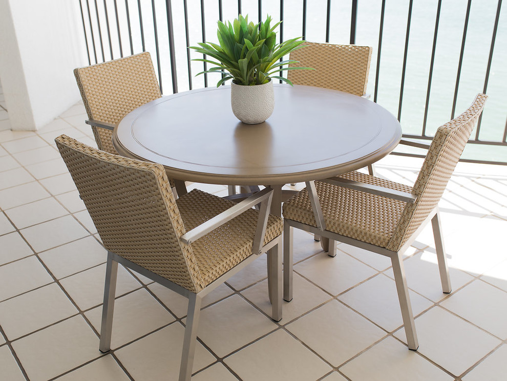 Patio - small transitional patio idea in Miami