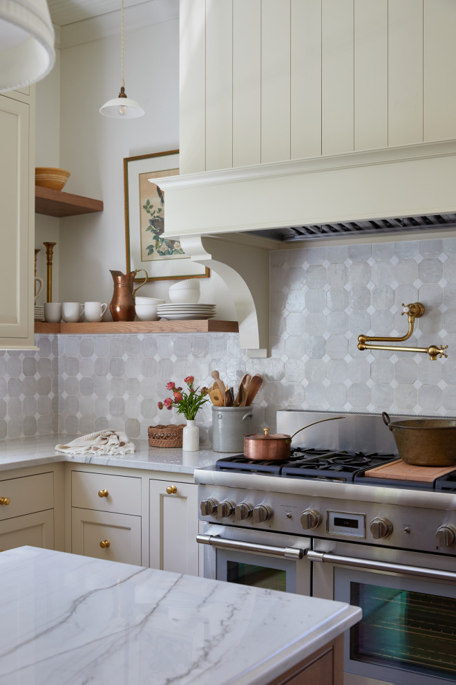 Pillement House - Farmhouse - Kitchen - Chicago - by Laura Design ...