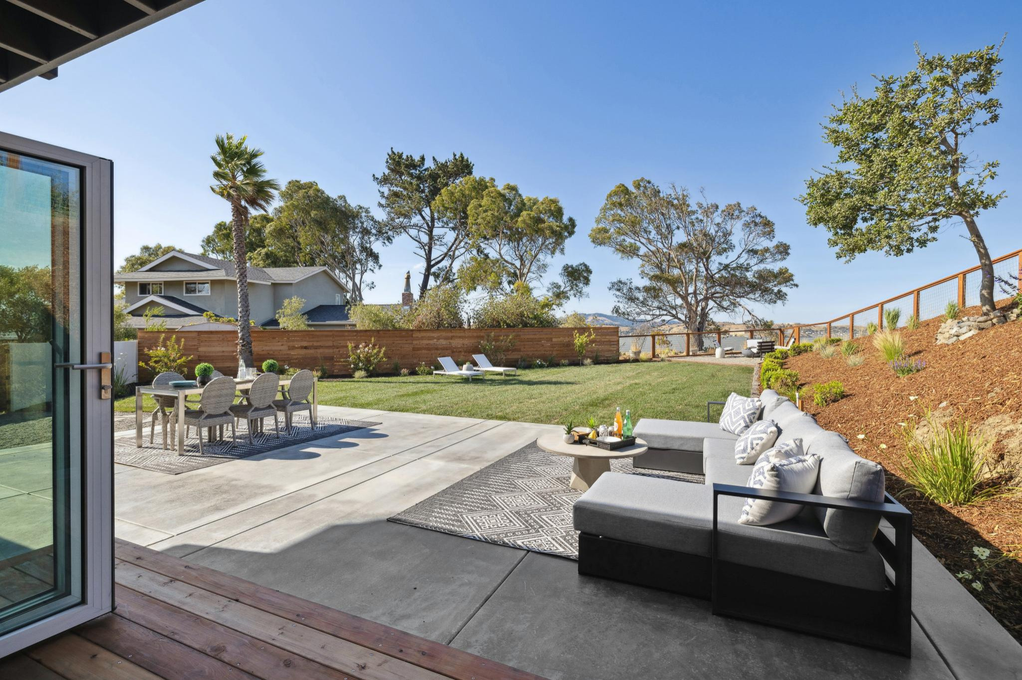 HOME STAGING