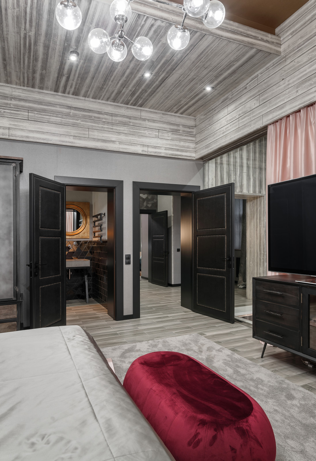 Спальня брутального гостевого дома