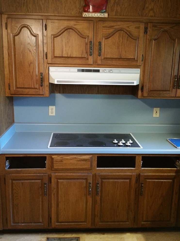 Eat-in kitchen - mid-sized traditional l-shaped ceramic tile eat-in kitchen idea in Birmingham with an undermount sink, raised-panel cabinets, medium tone wood cabinets, granite countertops, multicolored backsplash, mosaic tile backsplash, stainless steel appliances and an island