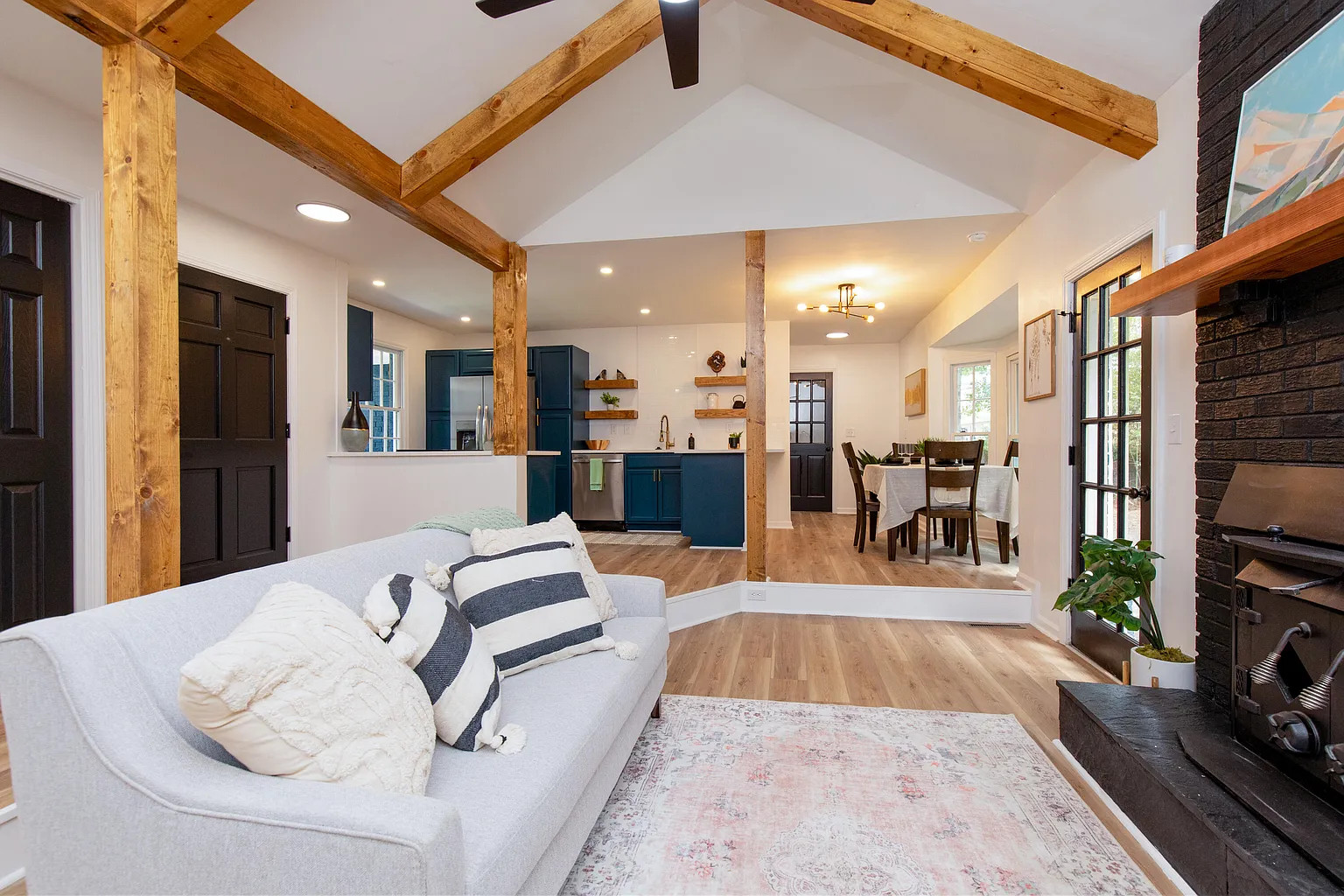 Example of a cottage living room design in Charleston