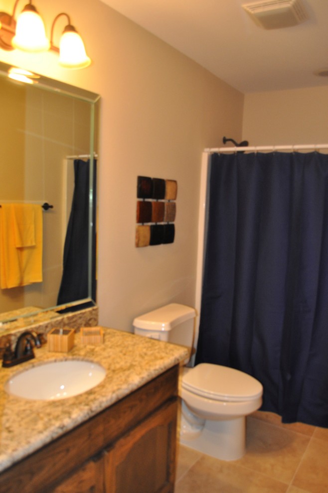 Transitional home design photo in Austin