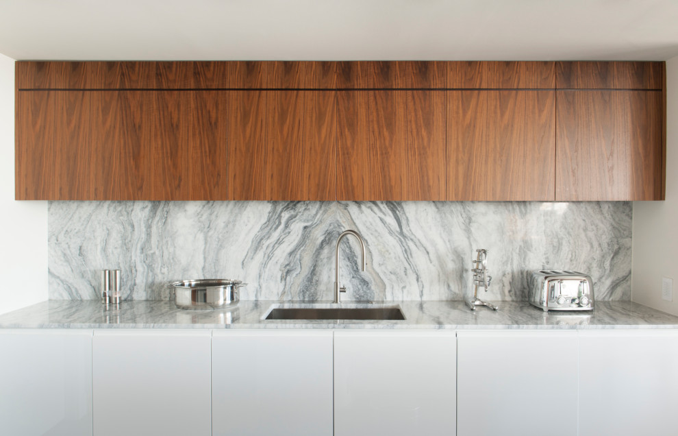Inspiration for a modern kitchen in Chicago.