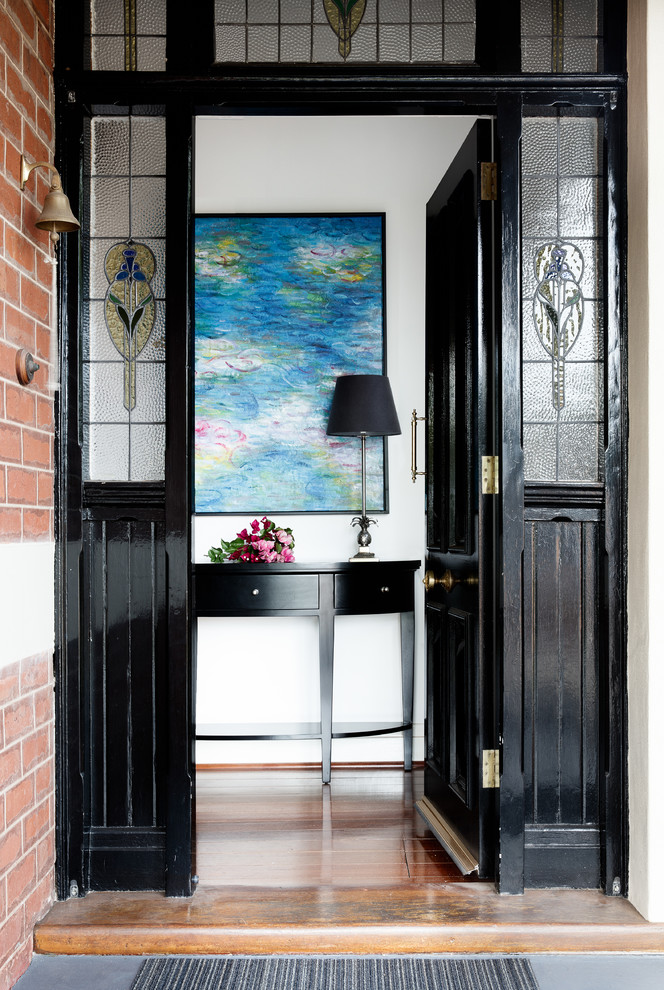 Transitional entryway in Melbourne.